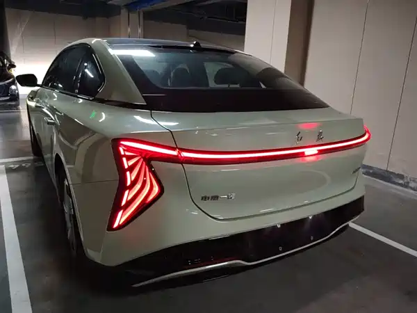 Hongqi EH7 2026