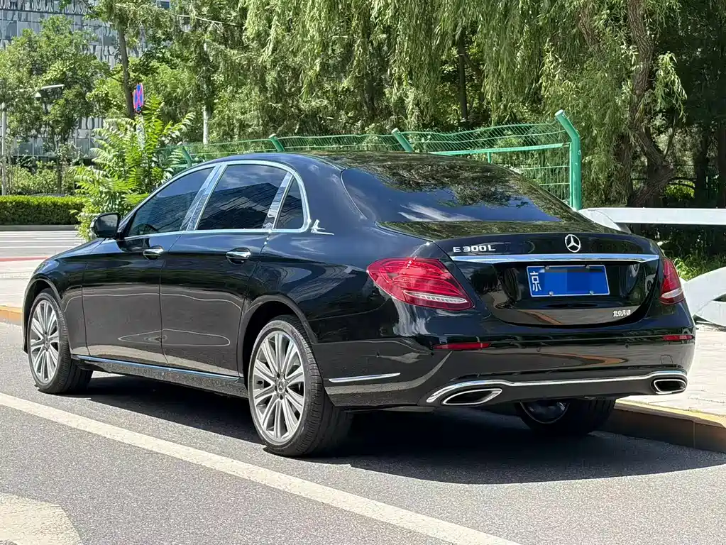 Mercedes-Benz E-Class 2016 — фото 16