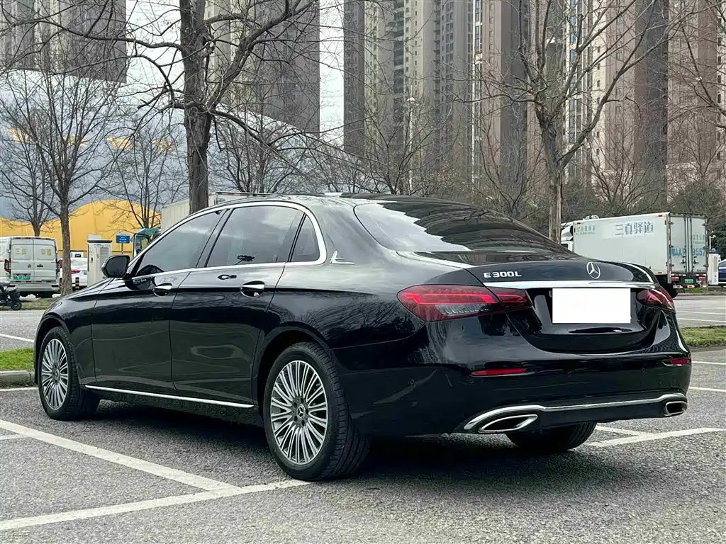 Mercedes-Benz E-Class 2022 — фото 10