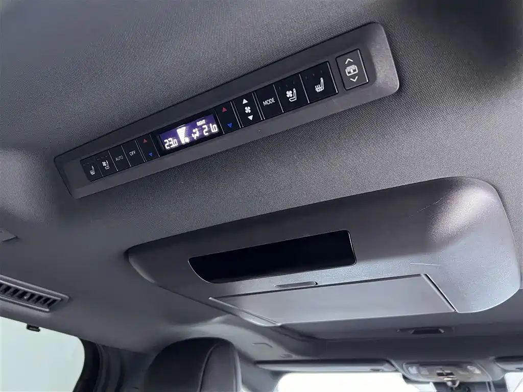 Toyota Granvia 2023 — фото 23