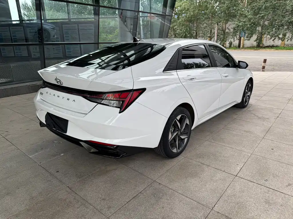Hyundai Elantra 2022