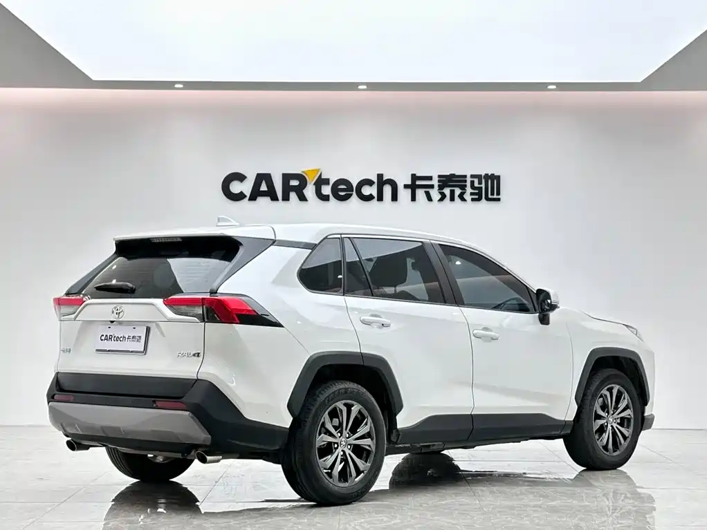 Toyota RAV4 2023 — фото 5