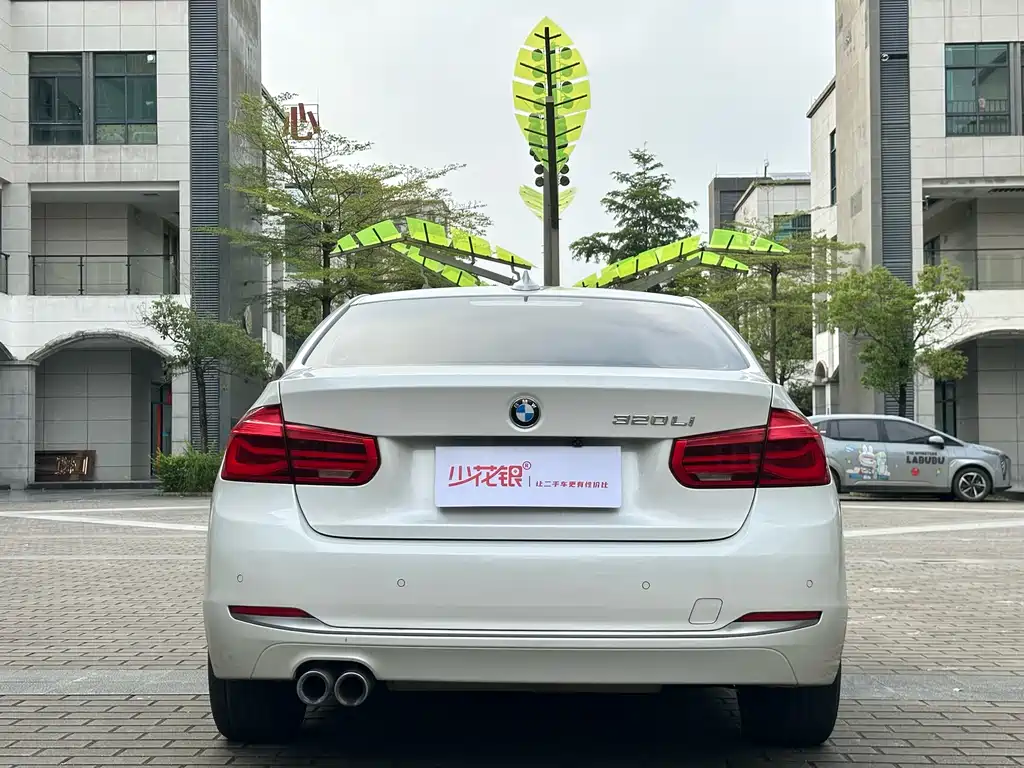 BMW 3 Series 2018 — фото 8