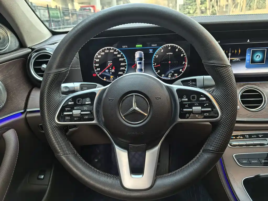 Mercedes-Benz E-Class 2020 — фото 13