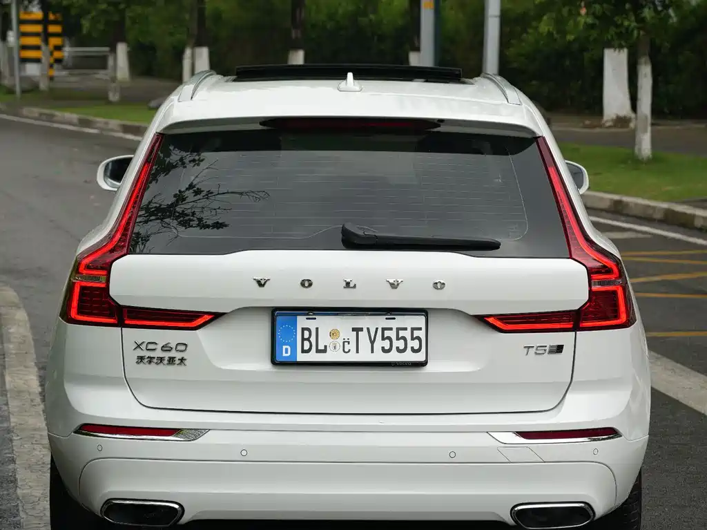 Volvo XC60 2020 — фото 11