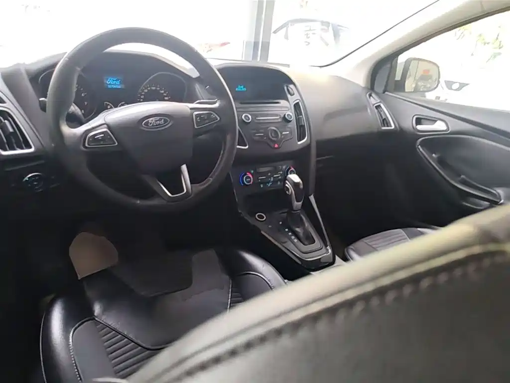 Ford Focus 2016 — фото 10