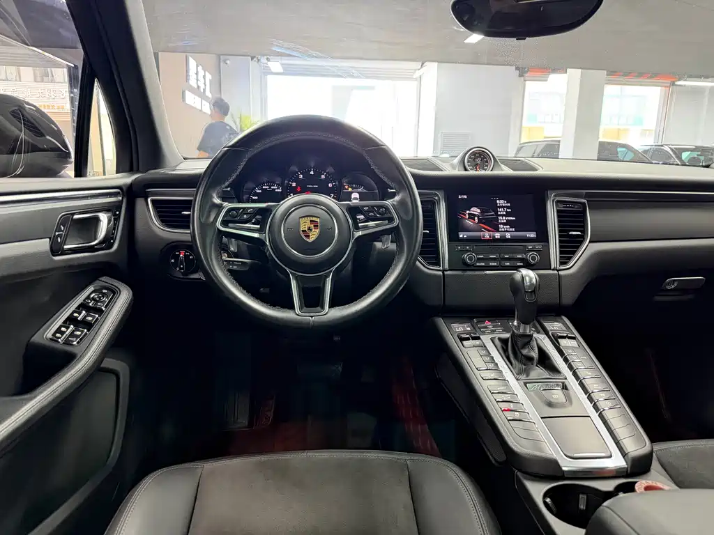 Porsche Macan 2017 — фото 8