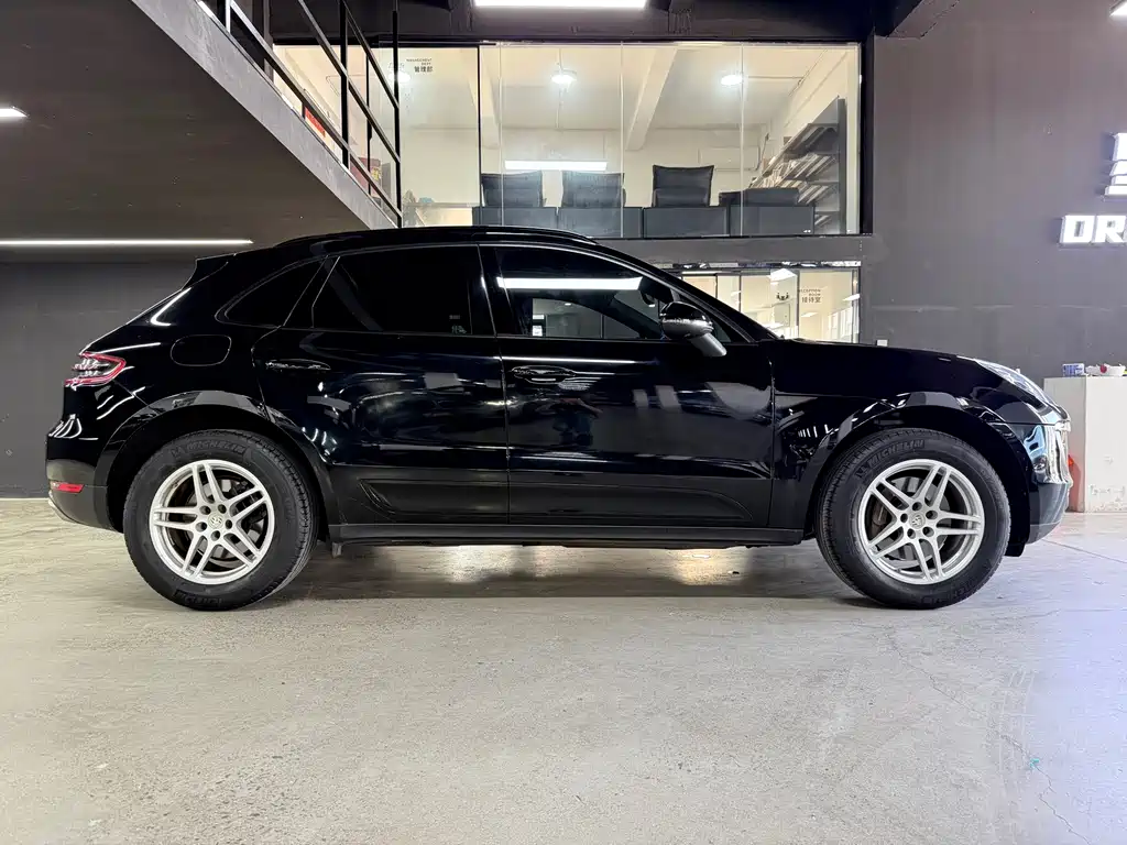 Porsche Macan 2017 — фото 11