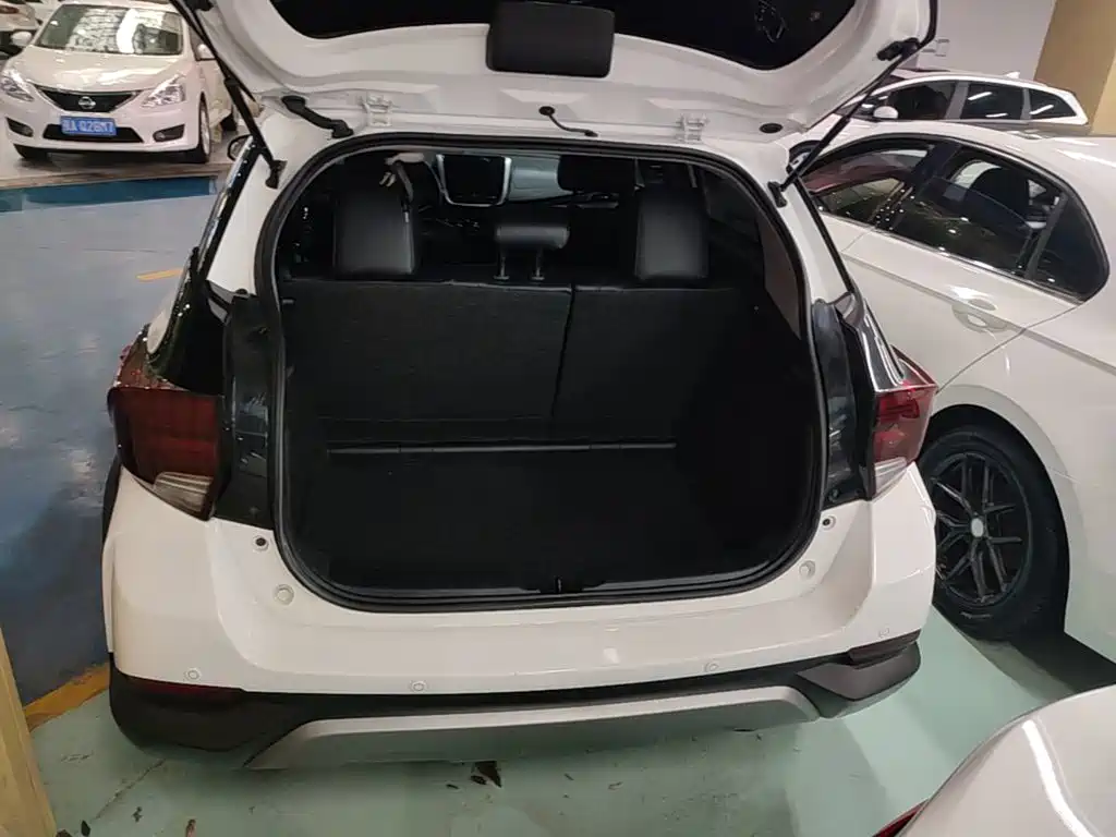 Toyota Yaris L 2022 — фото 19