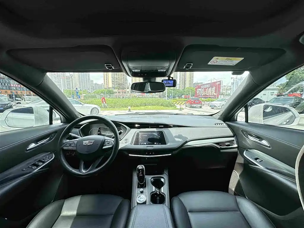 Cadillac XT4 2021 — фото 10