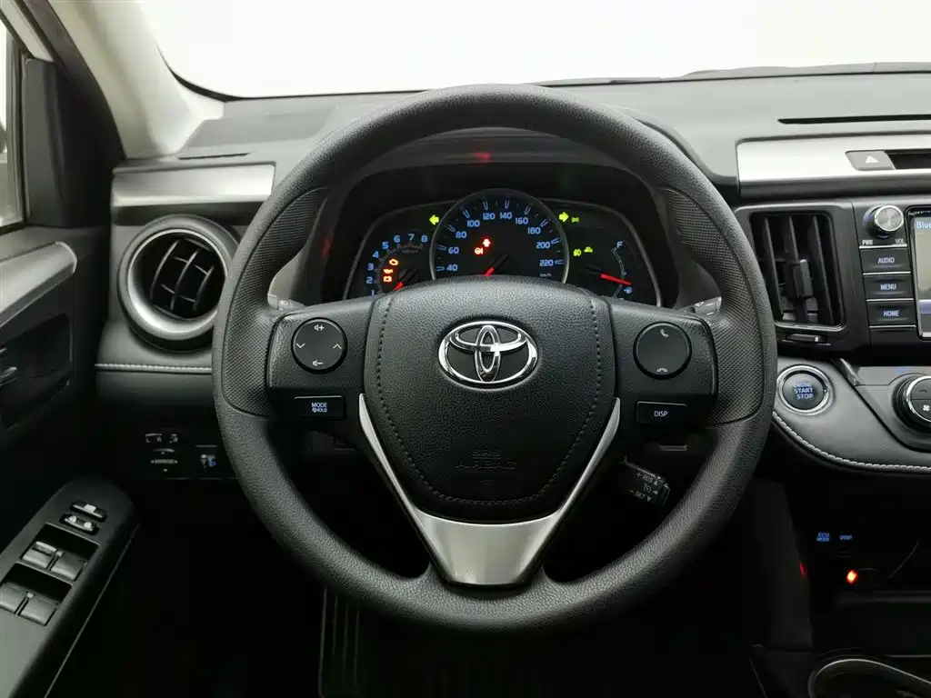 Toyota RAV4 2018 — фото 11
