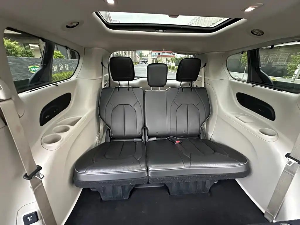 Chrysler Grand Voyager 2017 — фото 36