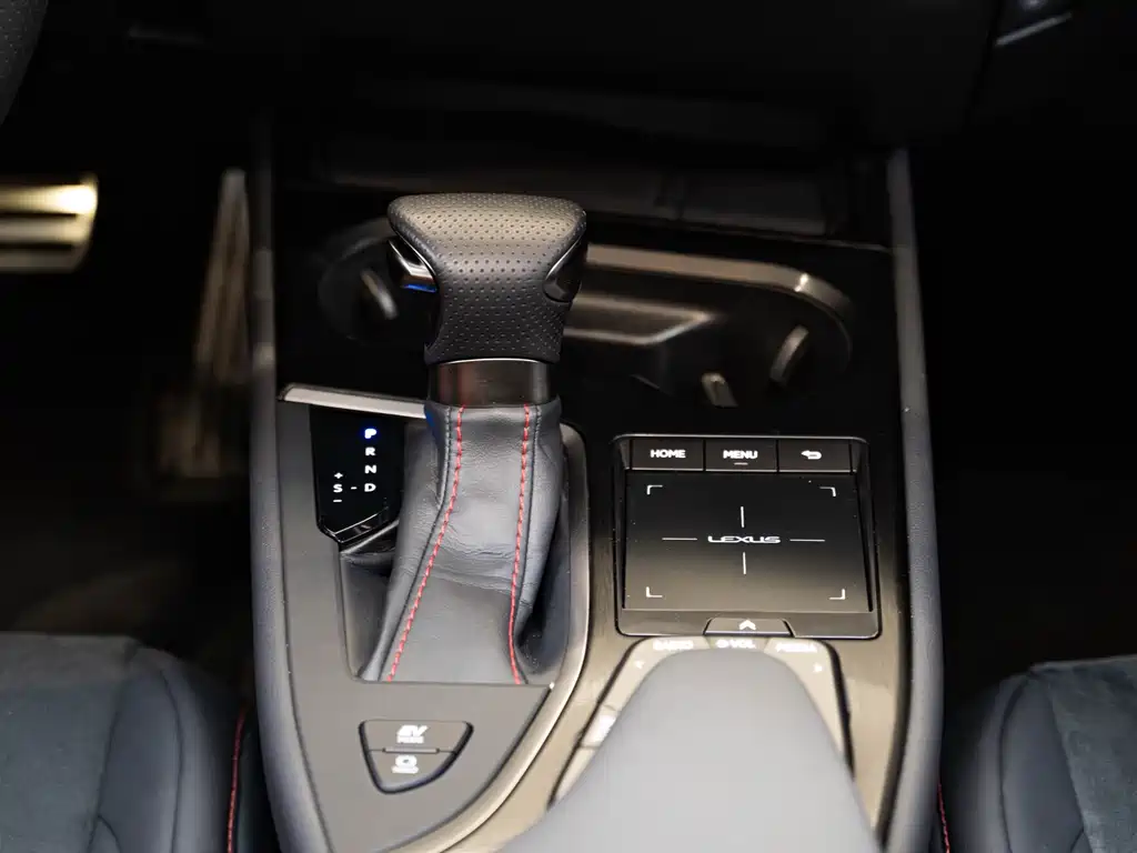 Lexus UX 2020 — фото 15