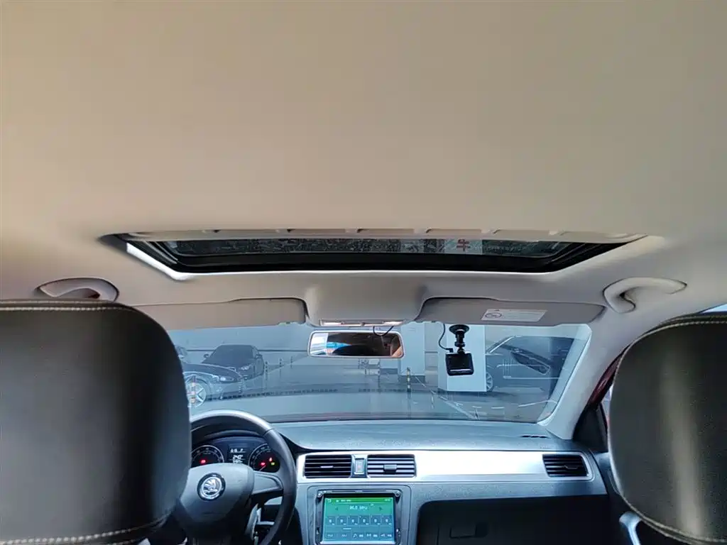 Skoda Rapid Spaceback 2017 — фото 18