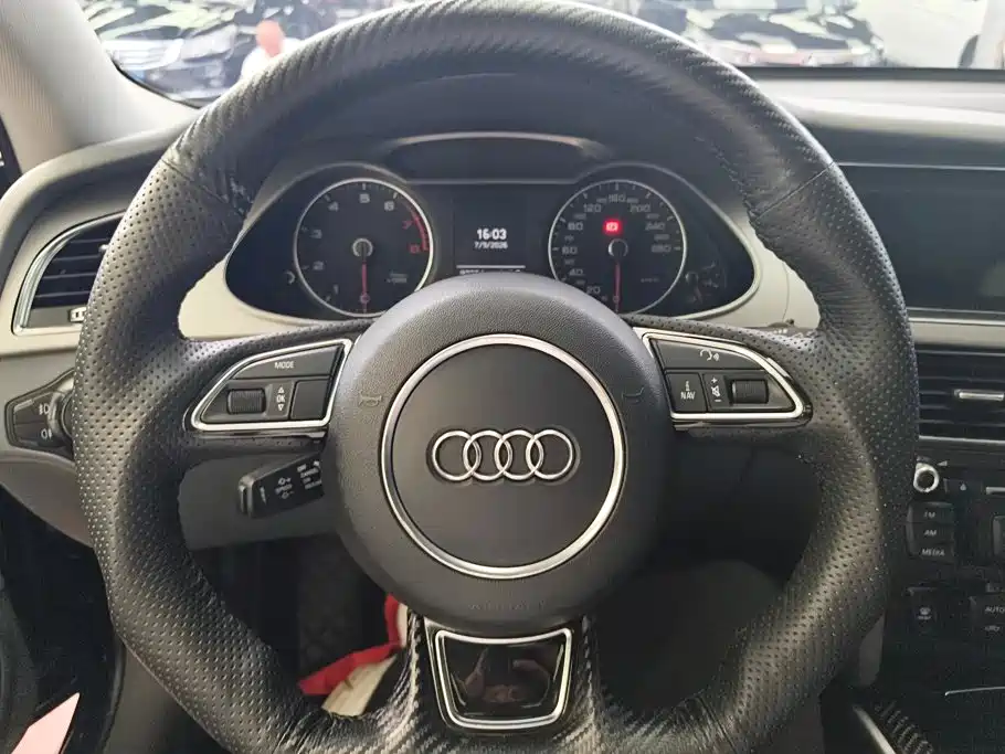 Audi A4L 2014 — фото 15