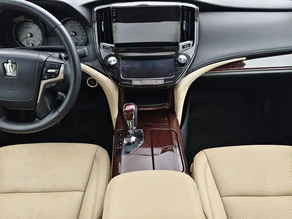 Toyota Crown 2018 — фото 14