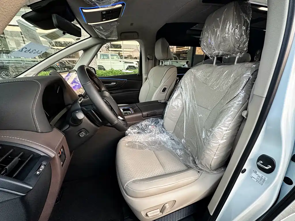 Toyota Alphard — фото 5