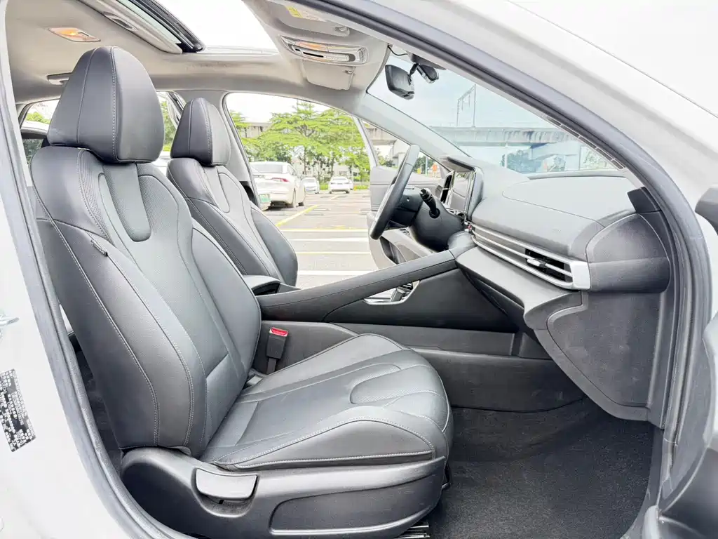 Hyundai Elantra 2022 — фото 15
