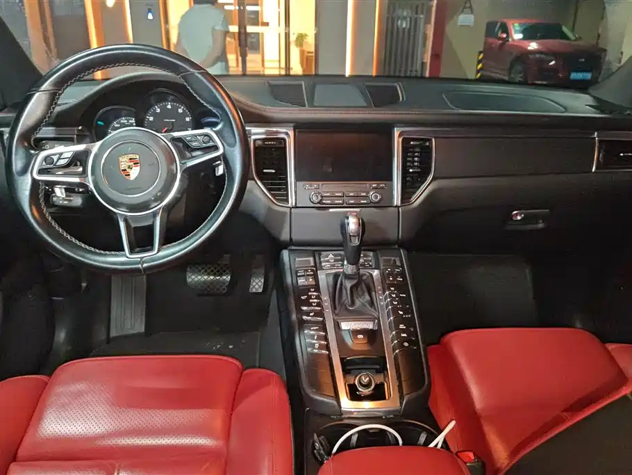 Porsche Macan 2017 — фото 12