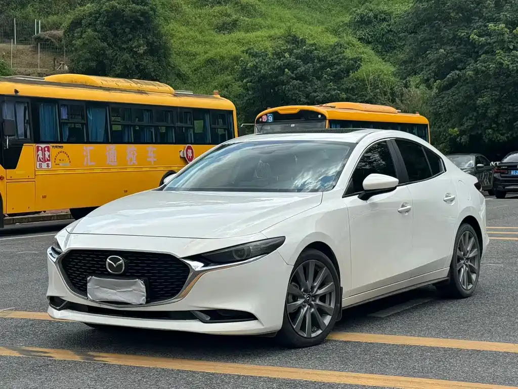 Mazda 3 Axela 2022 — фото 1