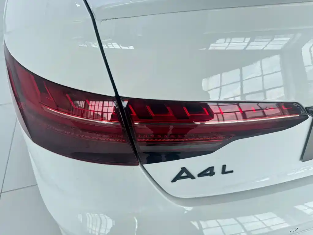 Audi A4L 2023 — фото 18