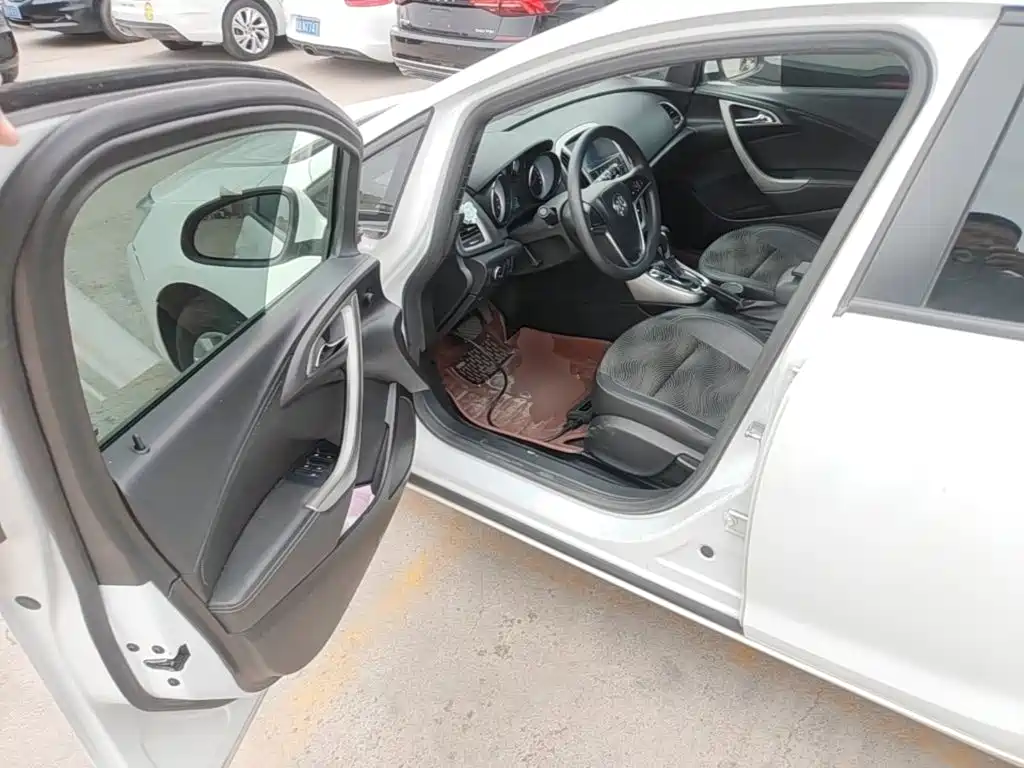 Buick Excelle 2015 — фото 16