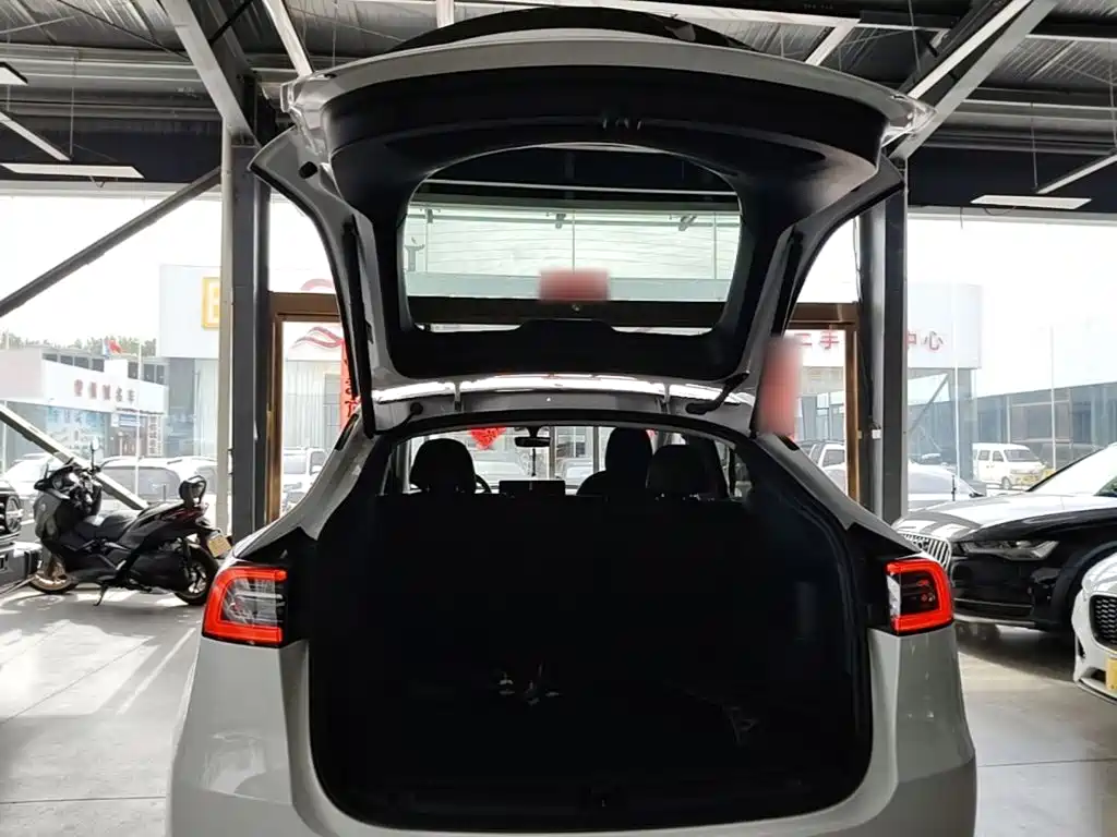 Tesla Model Y 2022 — фото 19