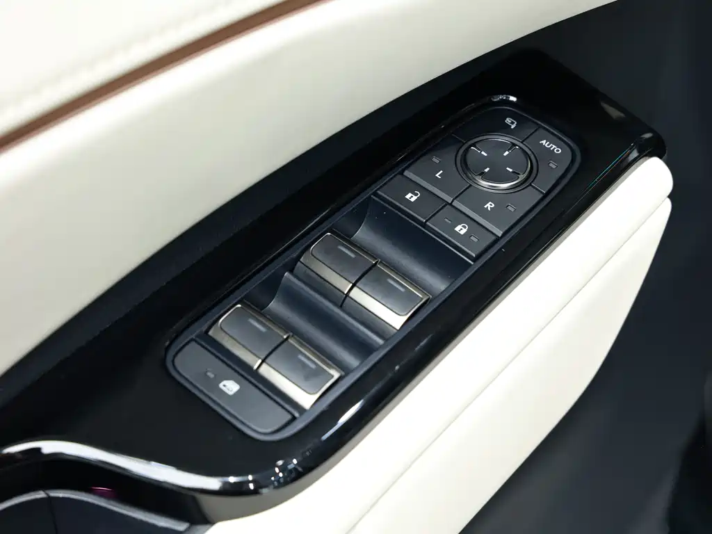 Lexus LM 2024 — фото 17