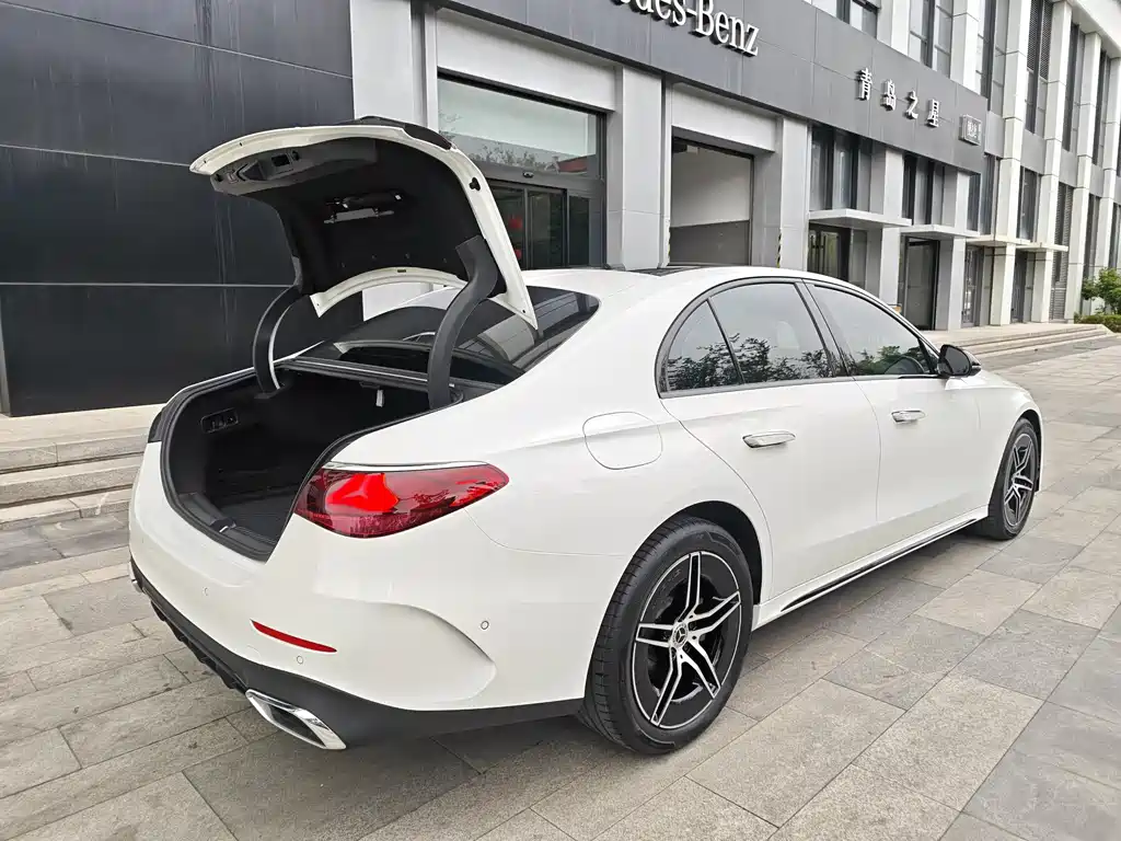 Mercedes-Benz E-Class 2025 — фото 13