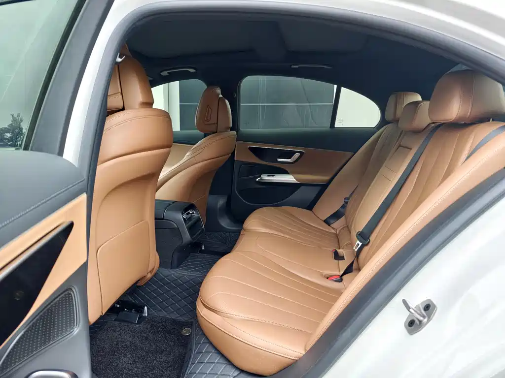 Mercedes-Benz E-Class 2025 — фото 18