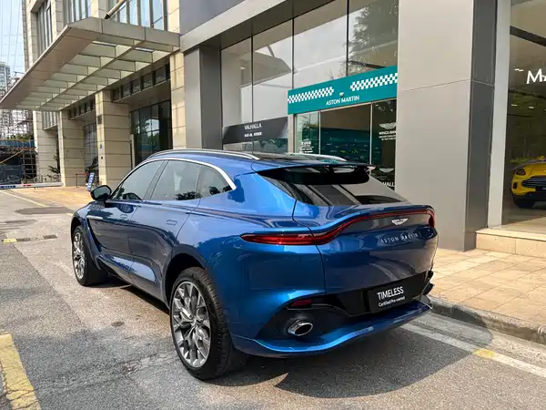 Aston Martin DBX 2024
