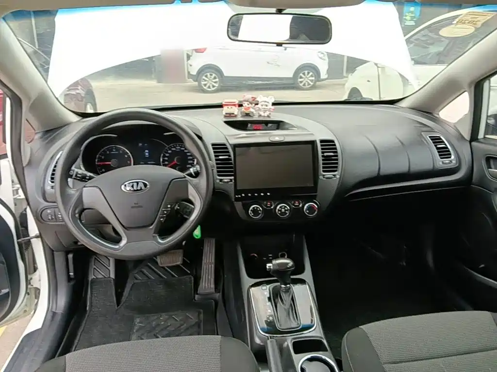 Kia K3 2016 — фото 10