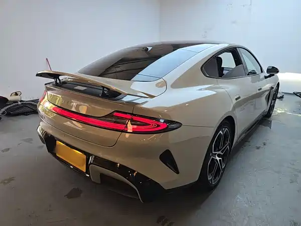 Xiaomi SU7 2024