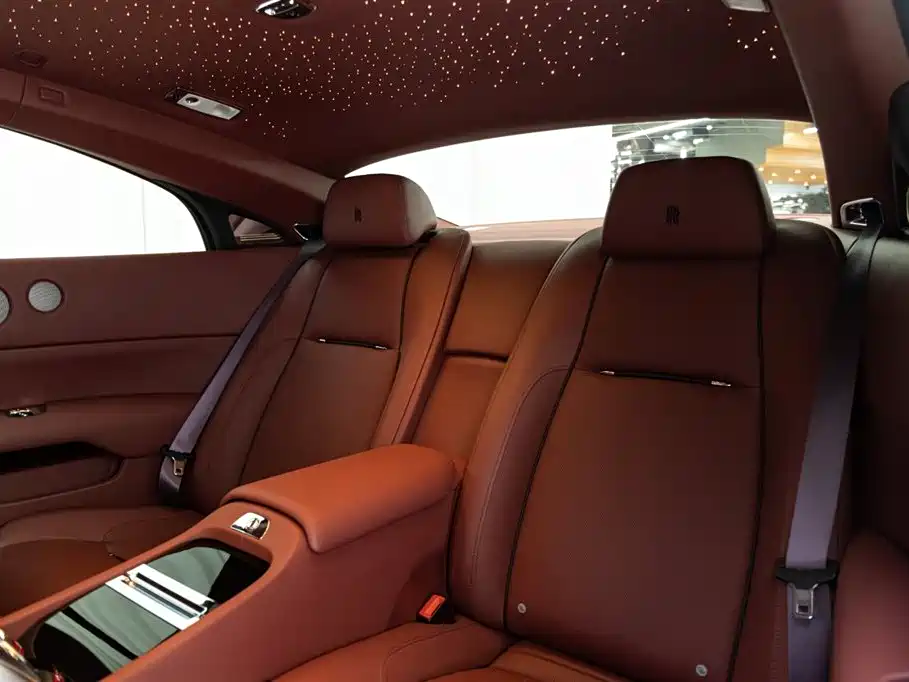 Rolls-Royce Wraith 2018 — фото 11