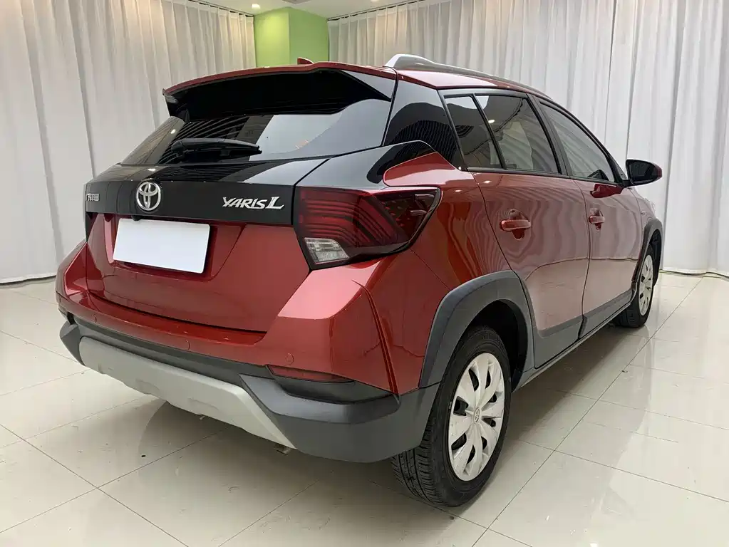 Toyota Yaris L 2022 — фото 15