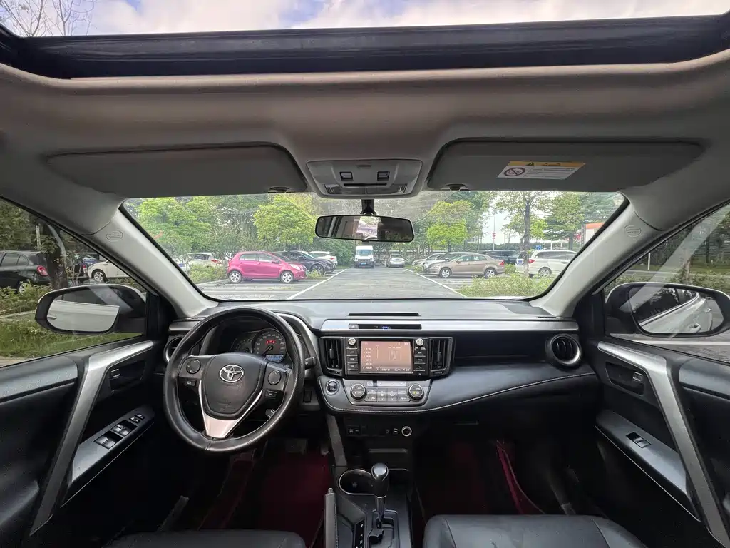 Toyota RAV4 2019 — фото 13
