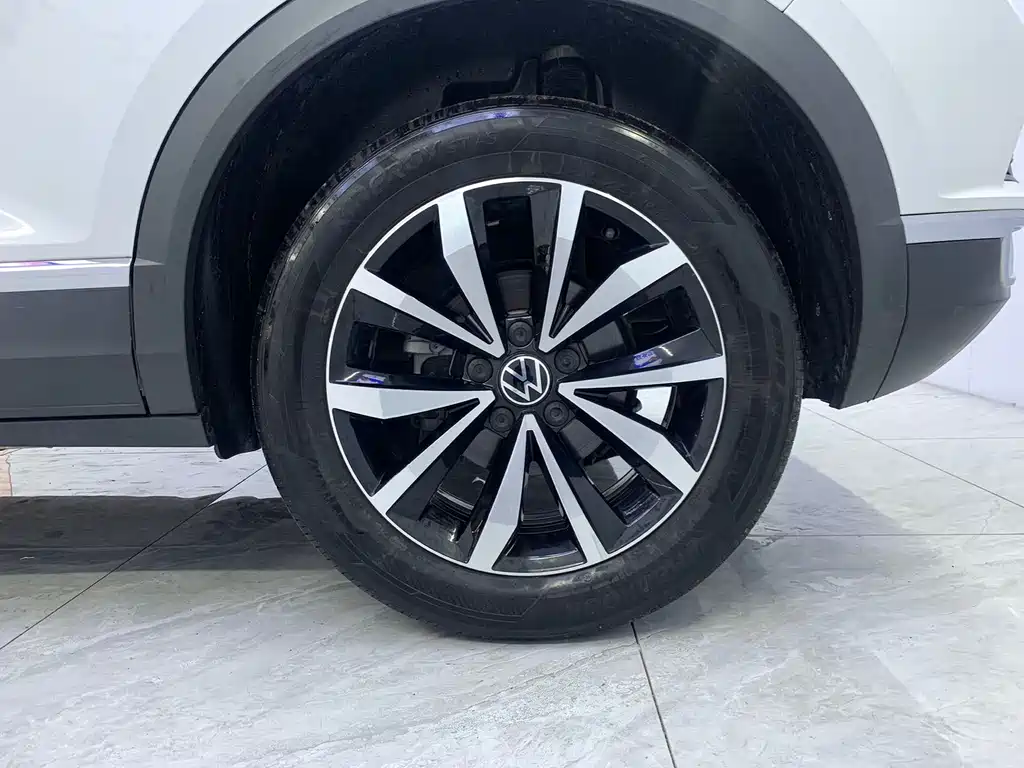 Volkswagen T-Roc 2023 — фото 16
