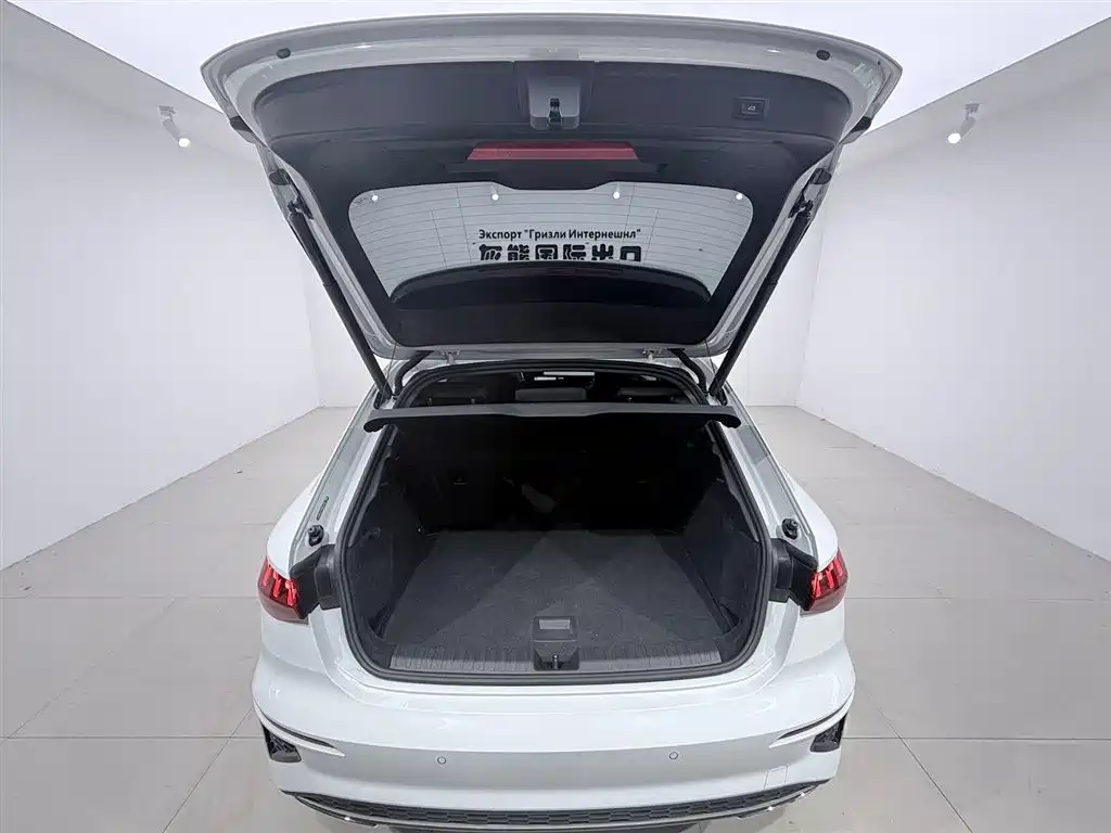 Audi A3 2023 — фото 15