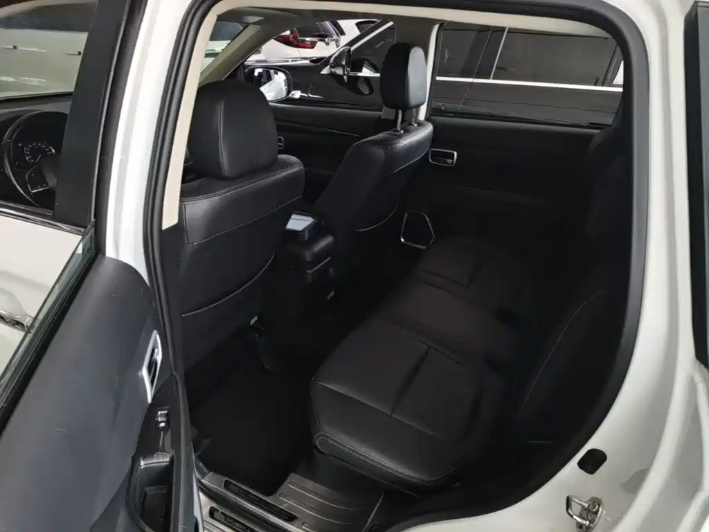 Mitsubishi Outlander 2018 — фото 17