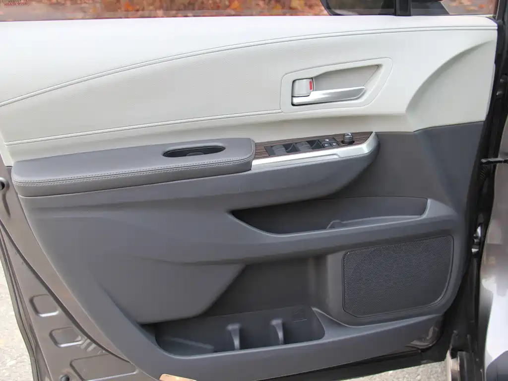 Toyota Sienna 2022 — фото 10
