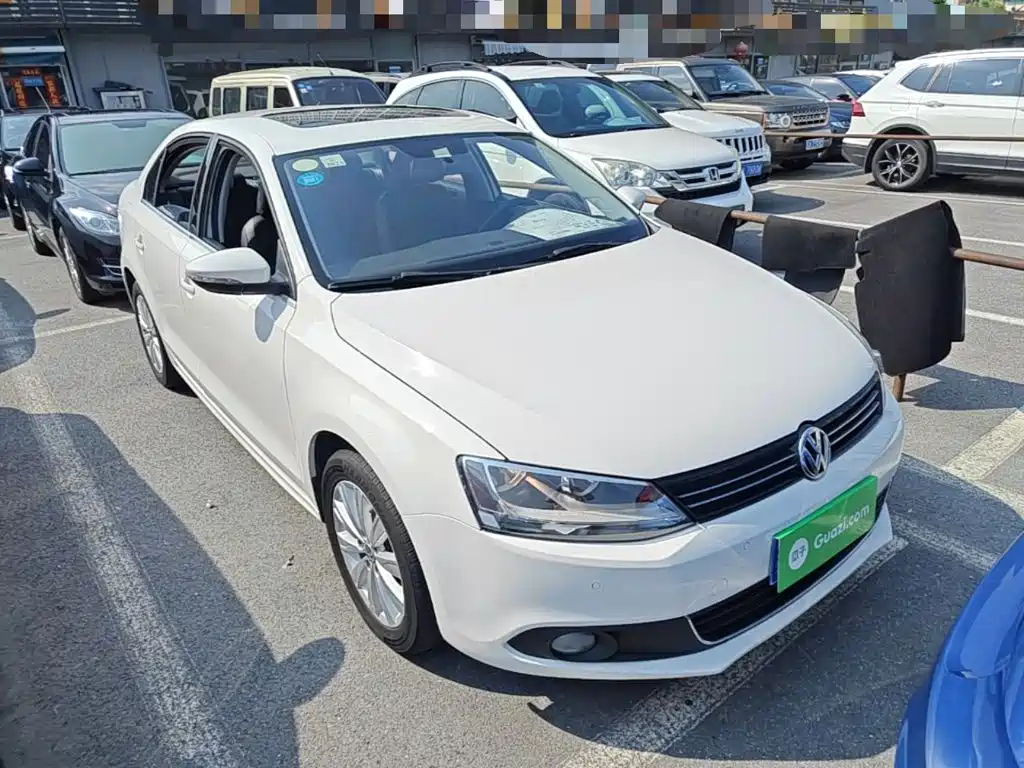 Volkswagen Sagitar 2015