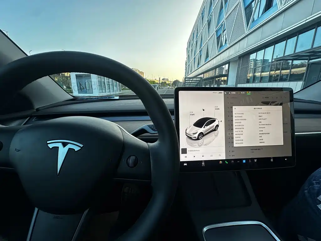 Tesla Model Y 2022 — фото 15