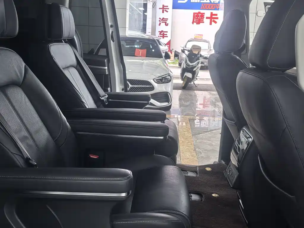GAC Motor Trumpchi M8 2022 — фото 15