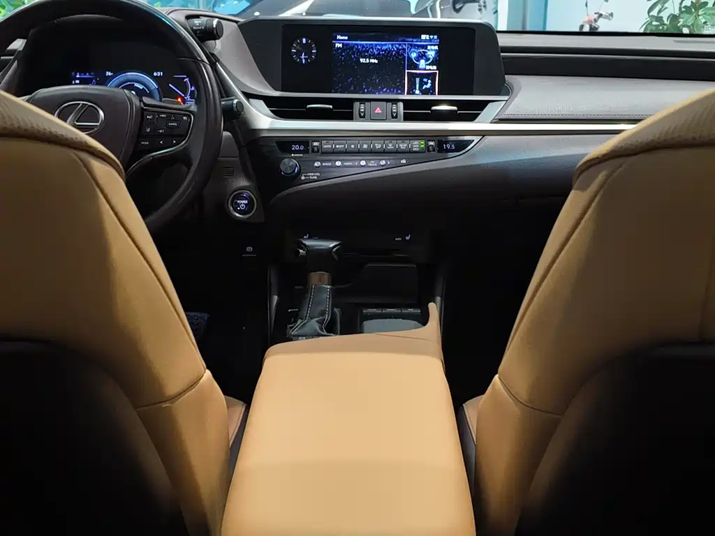 Lexus ES 2020 — фото 13