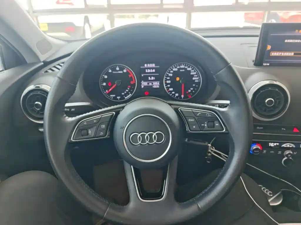 Audi A3 2018 — фото 11