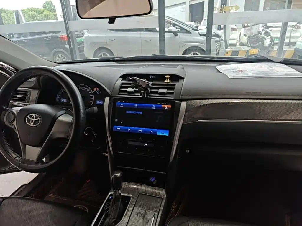 Toyota Camry 2017 — фото 10