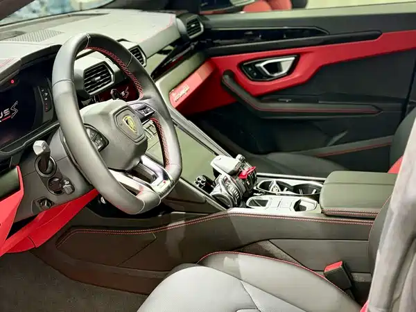 Lamborghini Urus 2024