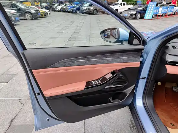 Geely Galaxy L6 2025