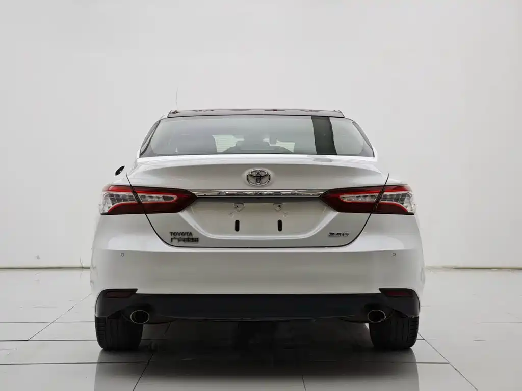 Toyota Camry 2018 — фото 9
