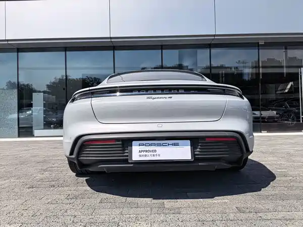 Porsche Taycan 2025
